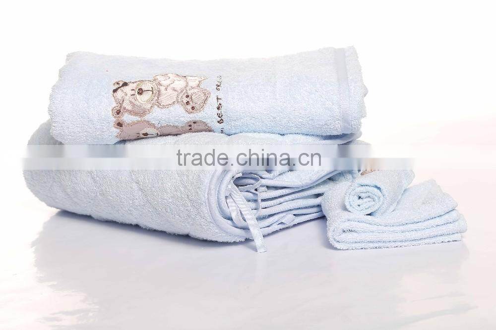 China Towe Factory with Light Blue Embroidery Cartoon Kids/Child Bath Towel