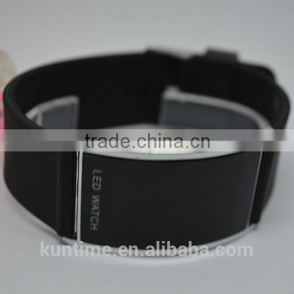 Wristwatch Silicon Led Watch With Red/Blue Light,12/24-hour Format Selectable,Day/Date/Year Display
