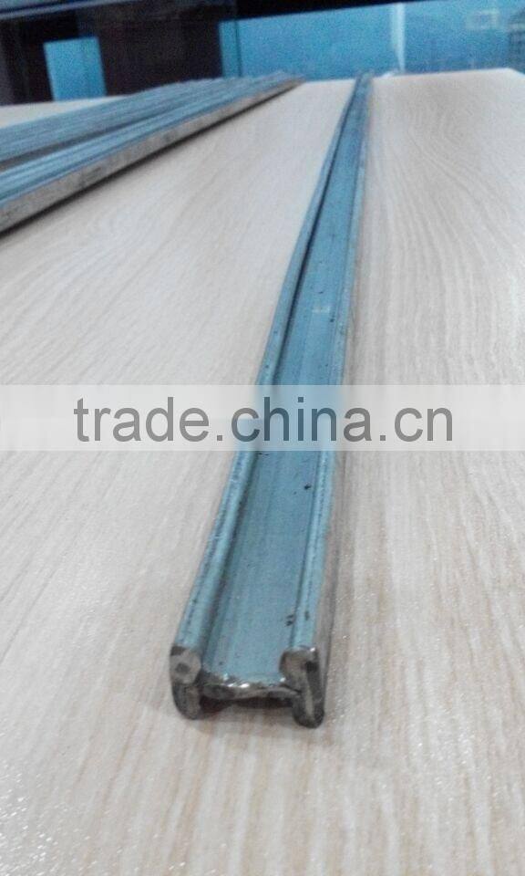 i shape metal for reinforced plastic pallet