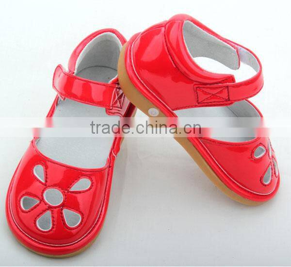 Good quality cheap fashion squeaky shoes kids sandals china