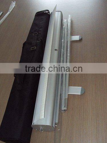 Roll up banner stand