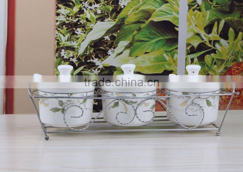 porcelai ceramic spice pot