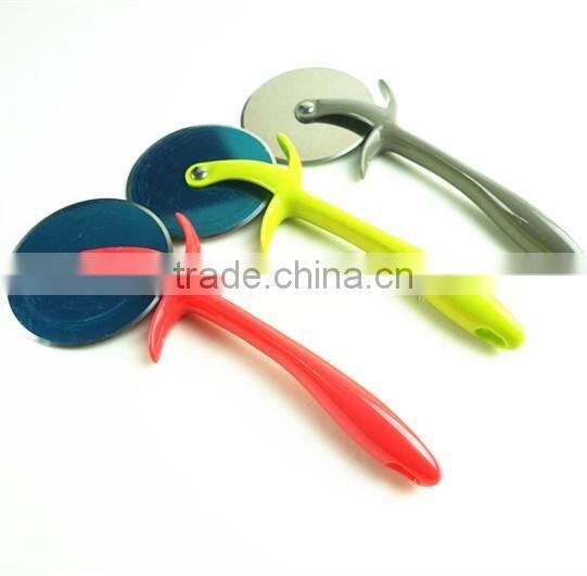 32066 Kitchen gadget kitchen tool round pizza cutter