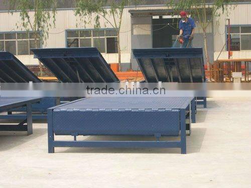 CE loading dock table