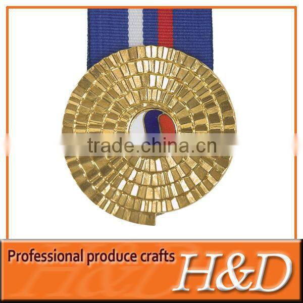 attractive gold souvenir medal with hallow-out part