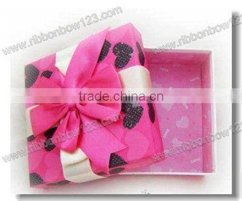 flower ribbons on gift box for friends' birthday