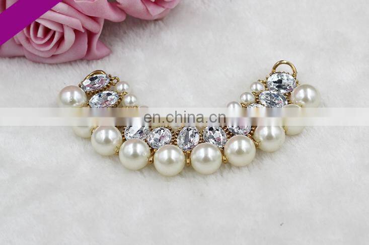 2016 fashion design acrylic shoe accressory with pearl decoration