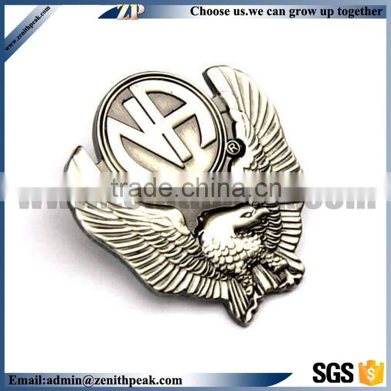 custom cheap metal badge with 3D young baseball player image with butterfly clasp