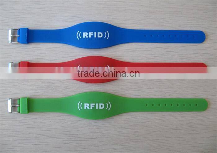 2016 alibaba bespoke Silicone RFID Wristbands