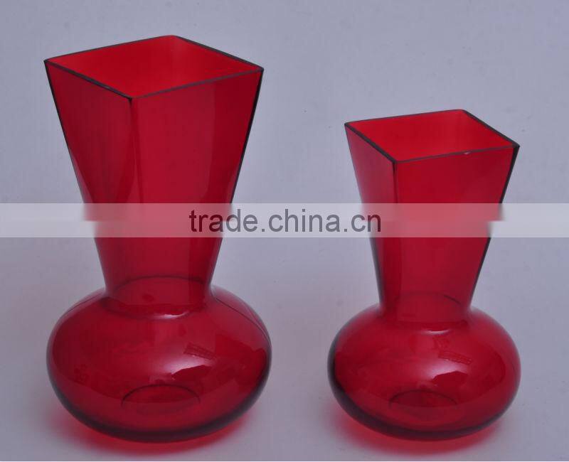 red square opening bowl shaped glass vase