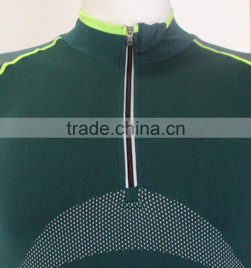 latest fashion seamless tight fit spportswear