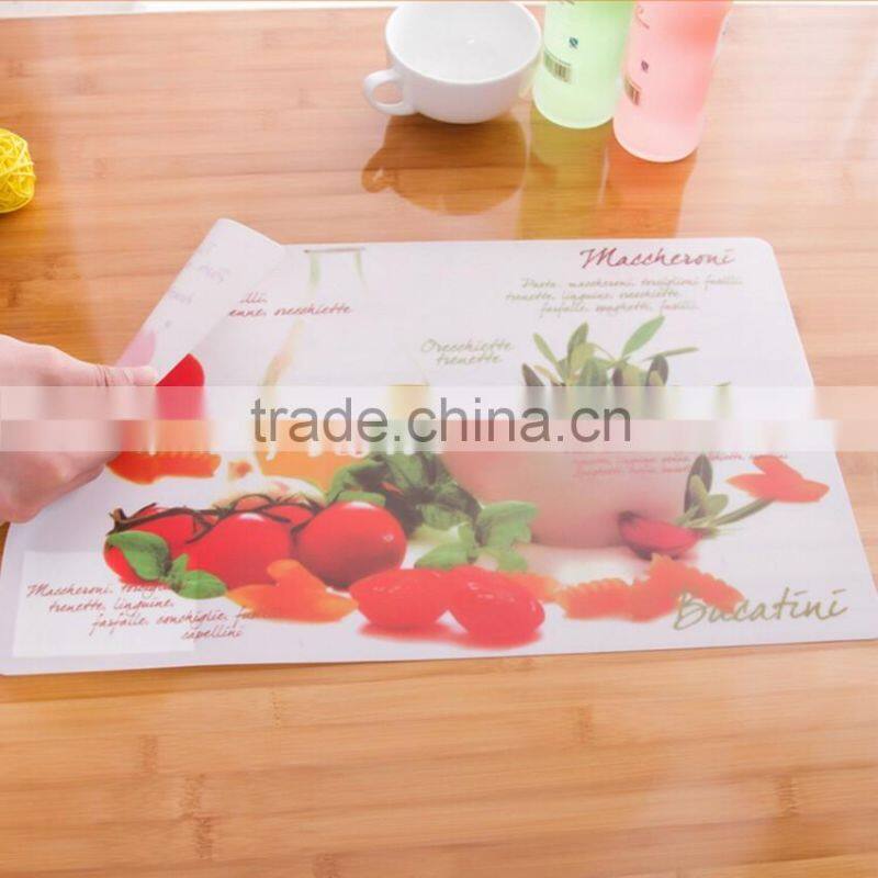 Polypropylene placemat strawberry wholesale round cheap custom printed placemats