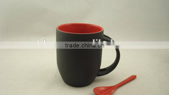 creative magic 11 oz color changing matte outer black and inner color ceramic coffee mug eiyh inserting spoon