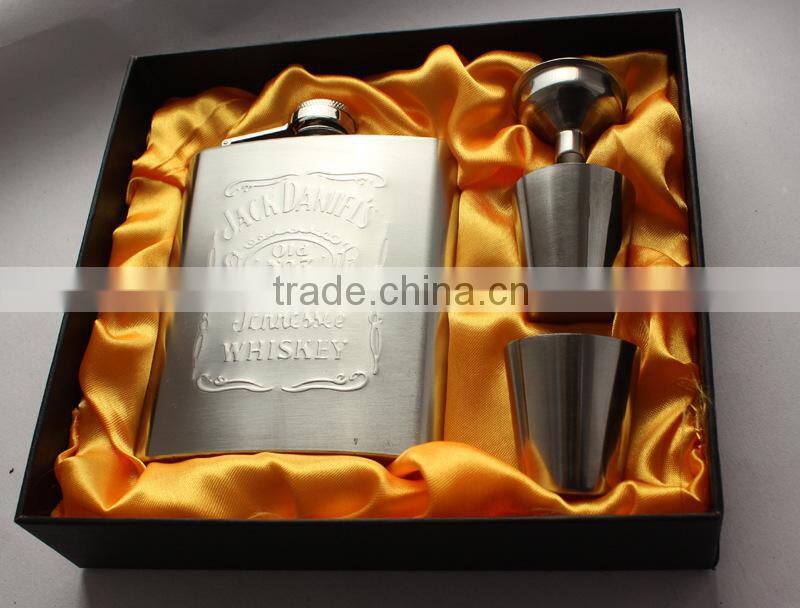 6oz embossed mini flask set with funnel and cups gift box packing hip flask set 18-8 stainless steel hip flask set Pb free