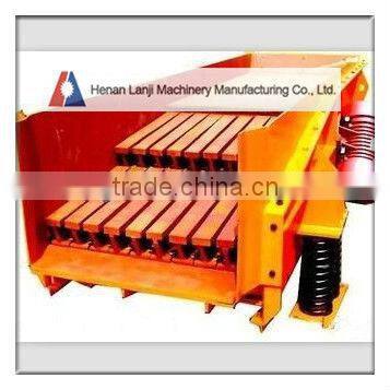 Simple and easy operation vibrating feeder for sale