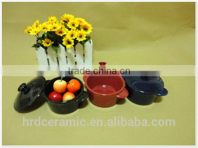 2014 round High quality two handles colored ceramic bakeware plate set