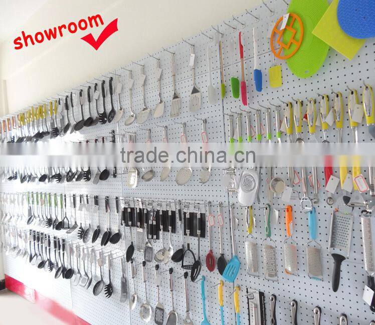 S5132 wooden handle smiling egg white separator