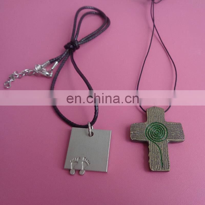 Silver plating flower shape customized printing PANDEMONIUM logo metal necklace
