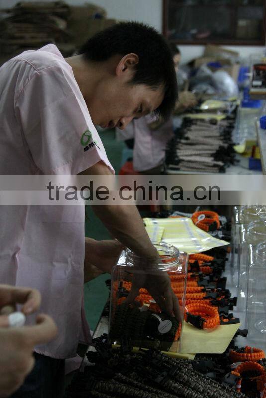 Cheap christmas woven paracord bracelet with logo