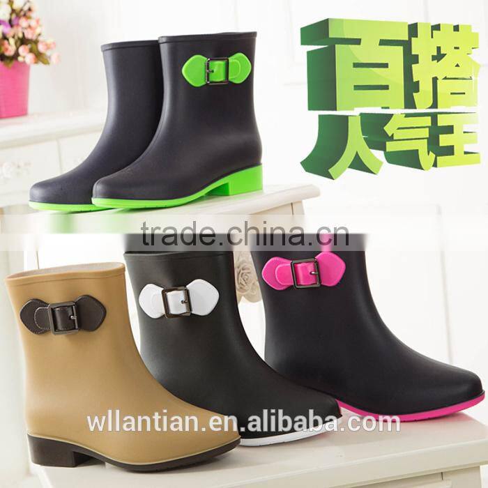 Black wellies rain boots
