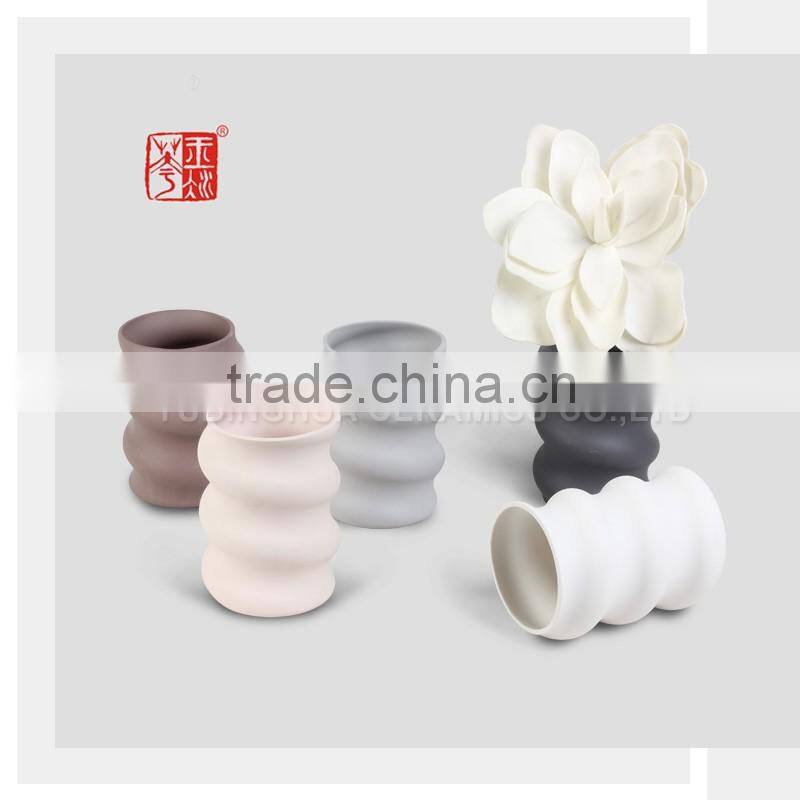 Modern Art Display Tabletop Ceramic Small Vases for Sale