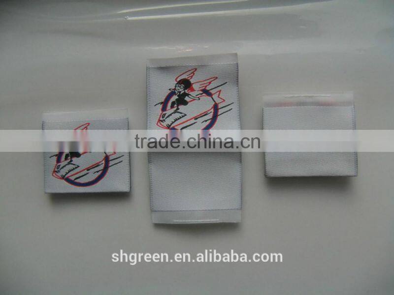 high density t-shirt bottom center fold woven label
