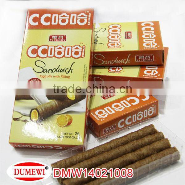 6gr crispy strawberry flavored rolled wafer stick