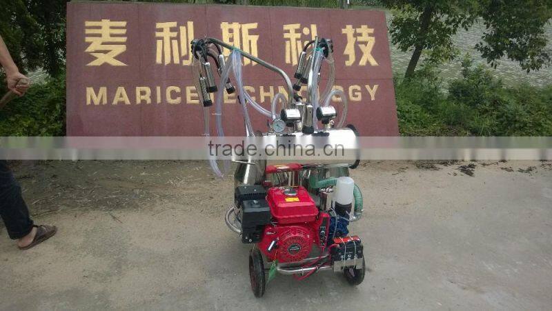 Staineless steel bucket lid with seal for milking machine