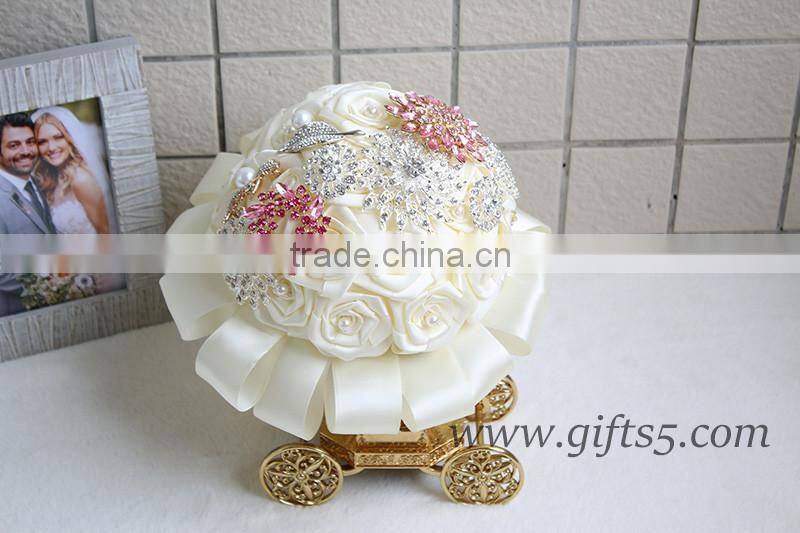 Luxury handmade flower boquet wiht gorgeous brooches