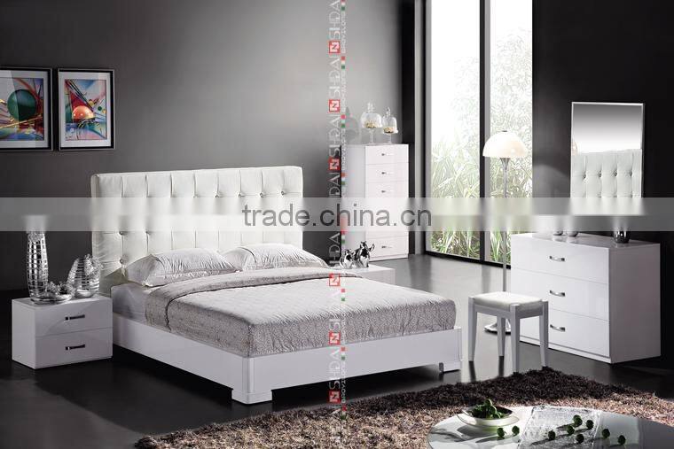 Modern Bedroom White Lacquer Exterior Queen size bed Crystal furniture B513