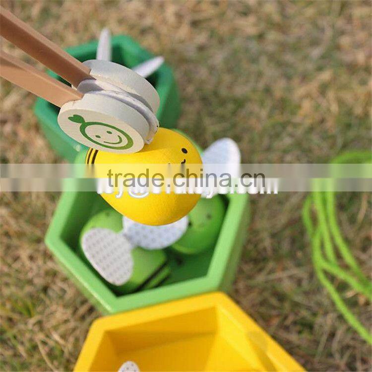 New design kids funny wooden bee toys custom children wooden cartoon bee toys W01B039