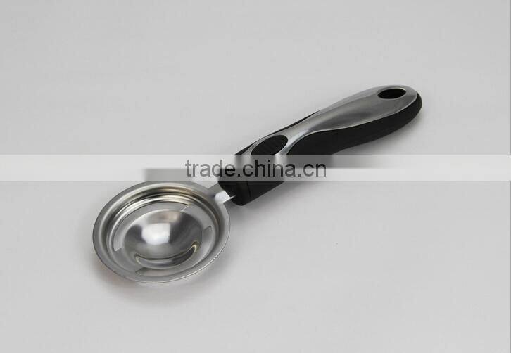 S5132 wooden handle smiling egg white separator