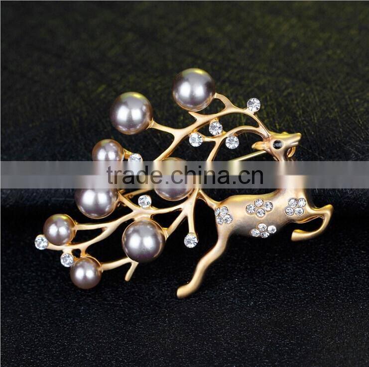 Christmas Pearl Crystal Pin Brooch Reindeer Stag Buck Deer Costume Jewelry Silver/Gold Tone
