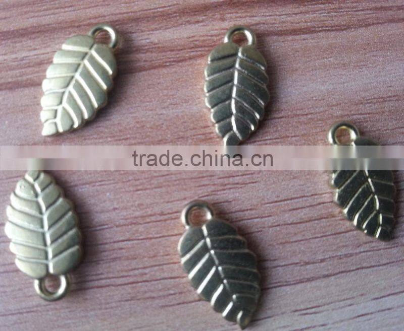 Leaves Shape Sew-on Zinc Alloy Metal Charms -- Z1508