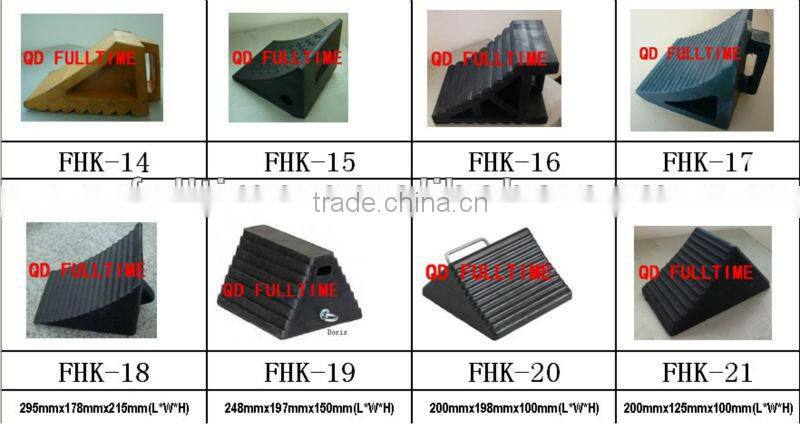 Black color rubber chock block with eye bolt