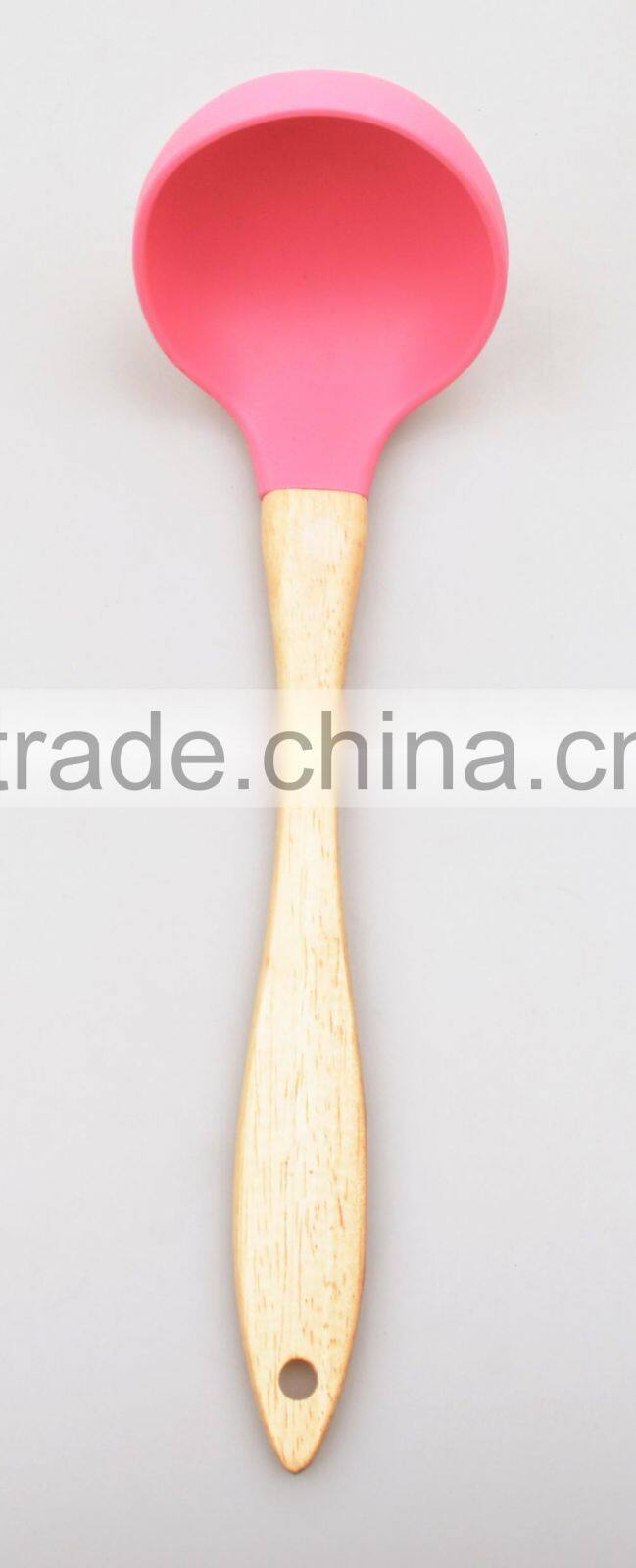 beautiful in desigh LFGB testing silicon kitchenware with ruber wooden handle