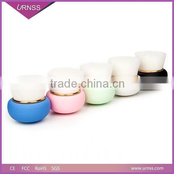 Soft nylon cleansing facial brush