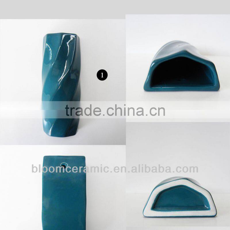 Humidifier manual with plastic spraying "S" hook