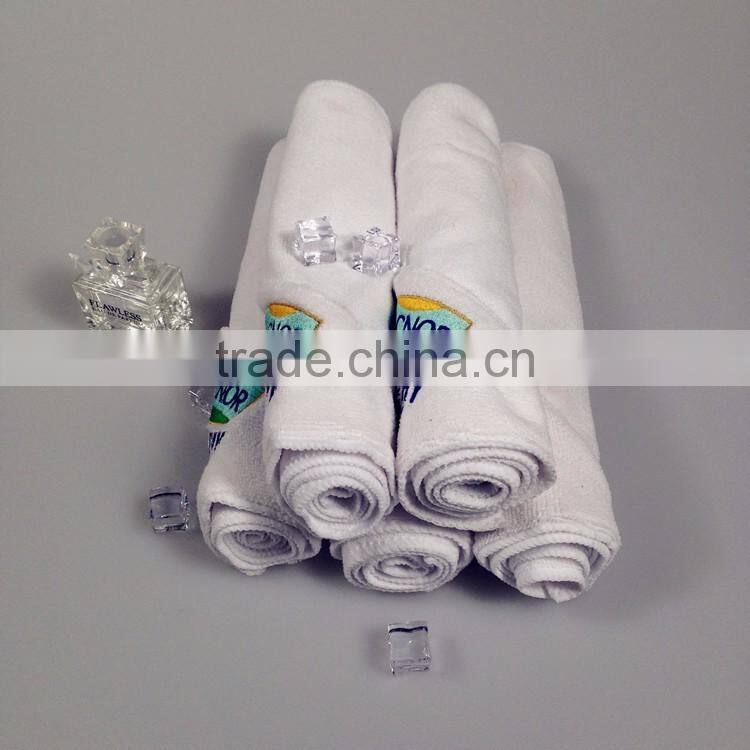 Microfiber sports/gym towel with logo zipper