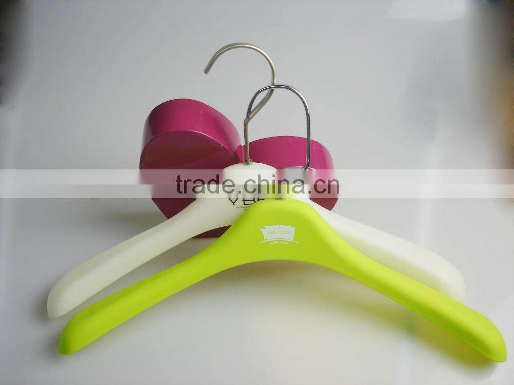 HA7007 best quality cheap jacket hanger antislip colored plastic hanger