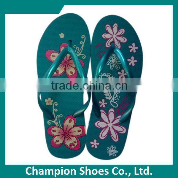 Wedge Heel Injection Woman Sandal with Flower Decoration