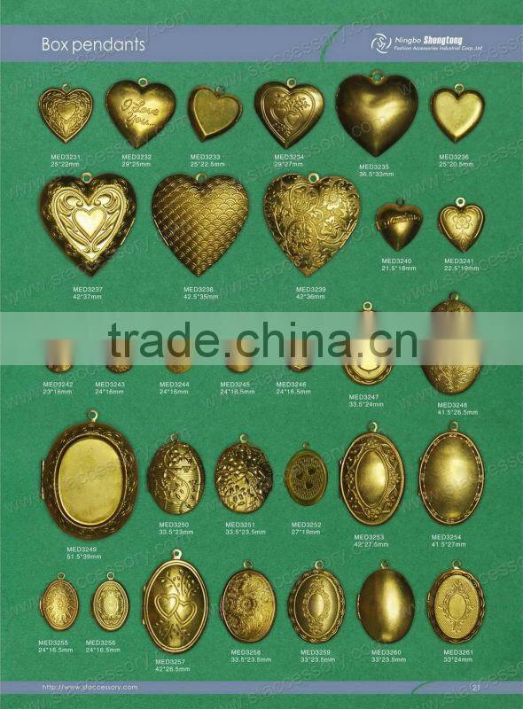 Heart shape brass pendant photo box