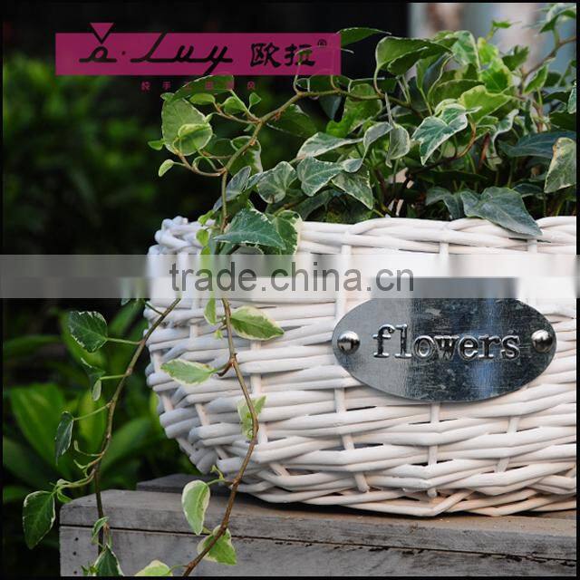 round cheap with metal logo white flower wicker basket