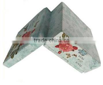 Square cosmetic box with a mirror