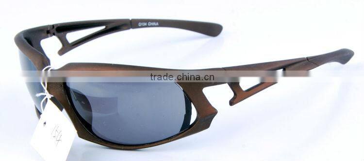 Sport sunglasses with optical lens