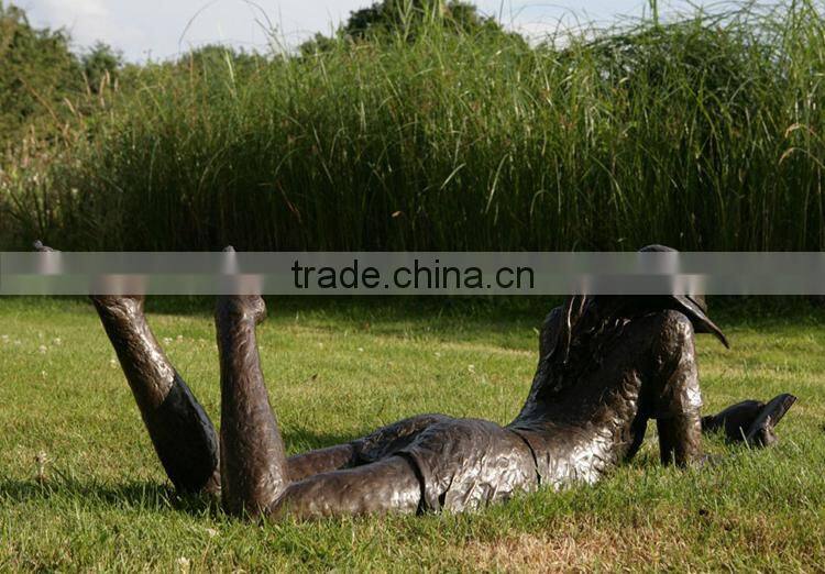 2017 outdoor decoration lying girl bronze sculpture garden for reading a book