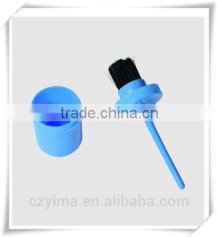 Enclosed horse feed scoop