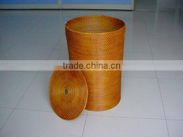 Linyi hotsale willow trash can baskets with handle from manufacturer