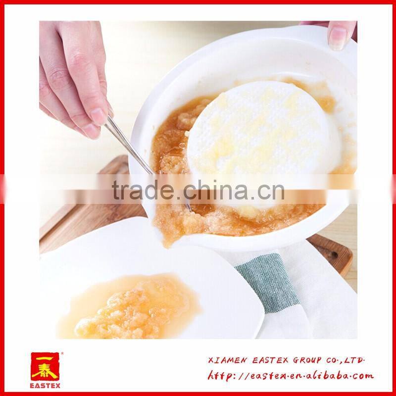 Multipurpose manual grinder for kitchen use