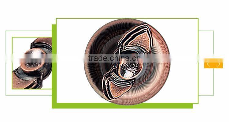 Hot selling two claw fingertip gyroscope toy finger metal wind spinner